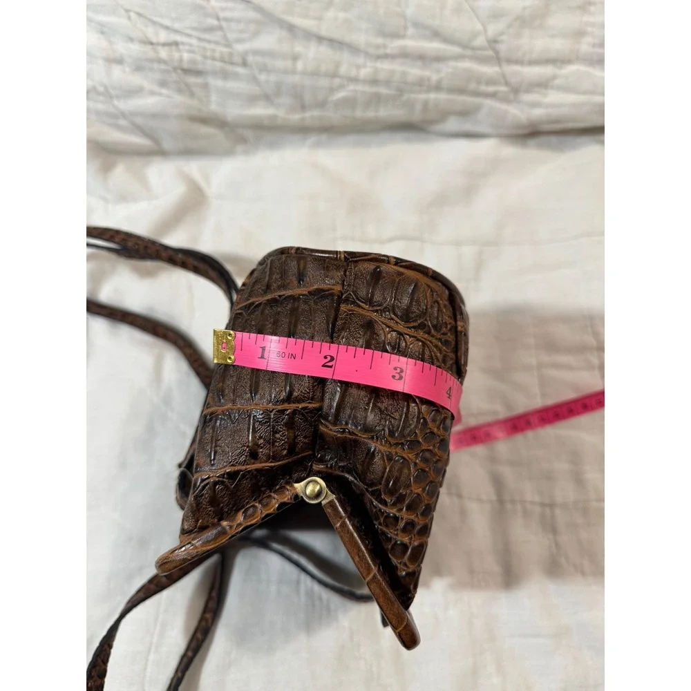 NWT VNTG Bueno Collection Brown Hornback Croc Embossed Crossbody Bag Kiss Lock